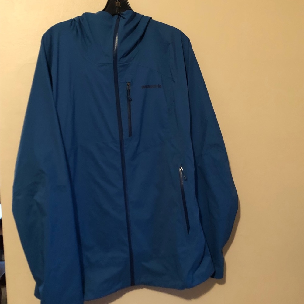 Men’s blue Patagonia windbreaker jacket